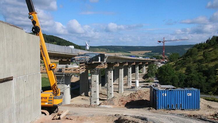 Die Brückenbaustelle prägte mehrere Jahre lang den Autobahnabschnitt bei Langendorf. Foto: Archiv/Ralf Ruppert