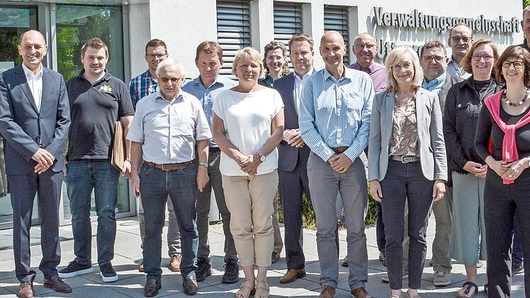 13 Kommunen des Landkreises gründeten das „Klimaschutznetzwerk Erlangen-Höchstadt“. Ziel ist der Austausch zwischen den Kommunen in Fragen von Klimaschutz und Energiewende.