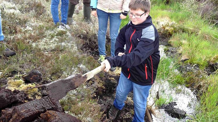 Beim Torstechen mit Tom Hennigan. Foto: privat