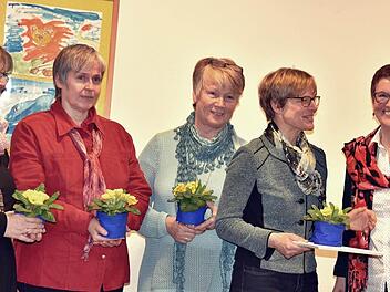 Bei der Hauptversammlung des Kinderschutzbundes Kreisverband Coburg wurden langjährige Mitglieder geehrt. Von links: Marion Becker, Heidi Schneider, Evelin Hlousek, Brigitte Dürr und Iris Piper. Foto: Gabi Arnold