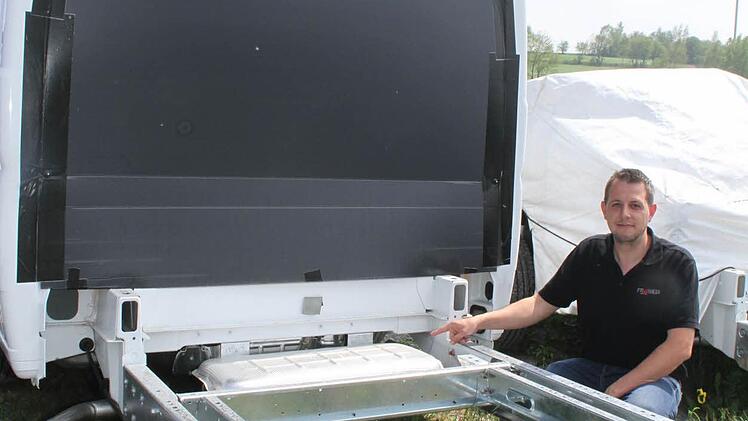 Michael Kauper, der bei Frankia für die Qualitätssicherung zuständig ist, war schockiert: "Wir haben den Diebstahl erst bemerkt als wir die Fahrzeuge angelassen haben und sie röhrten", erklärt er. Der Diebstahl war unglaublich dreist. Die Diebe müssen einen LKW oder Transporter zum Abtransport der Dieselpartikelfilter zur Verfügung gehabt haben  Foto: Sonny Adam