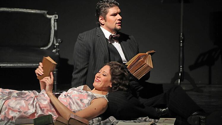 "Ausblick in ein schönes Land": ein szenischer Liederabend mit Musik von Erich Wolfgang Korngold feierte Premiere in der Coburger Reithalle.Foto: Henning Rosenbusch