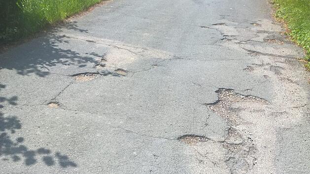Dies ist die Unfallstrecke, auf der die 60-j&auml;hrige E-Bike-Fahrerin sich schwer verletzte. Foto: Patra Malbrich