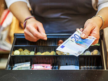 Geld, Bargeld, Supermarkt, Geld abheben