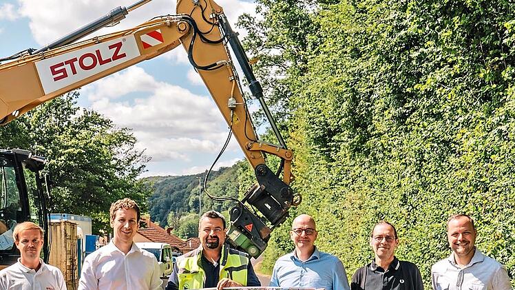 Von links Daniel Dietz (Bauunternehmen Stolz), Konstantin Arnold (Staatliches Bauamt Scweinfurt), Hans Schuller (Planungsschmiede Braun), OB Dirk Vogel, Christian H&auml;nsch, Stadtrat Kleinbrach, Maximilian Fichtl, Projektleiter.  Ben Kiesel