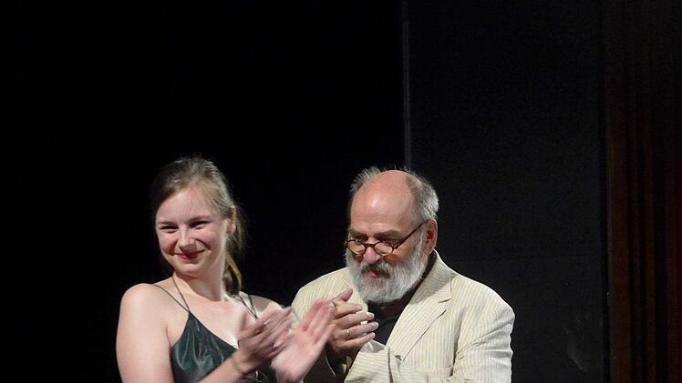 Nina Rademacher und Thomas Ahnert als Sängerin und Erik Satie beim Schlusswort. Alexander Fetzer