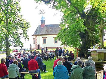 Teilnehmer der Maiandacht in Frankenbrunn