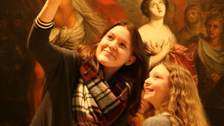 Am Museumstag dürfen "Selfie"- und Videoaufnahmen mit dem Smartphone gemacht werden. Foto: Museen Bamberg