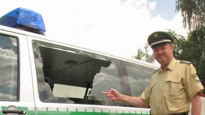 Als Polizeichef von H&ouml;chstadt war J&uuml;rgen Schmei&szlig;er an den verschiedensten Fronten im Einsatz, wie hier bei einer Attacke von Vandalen. Foto: FT-Archiv