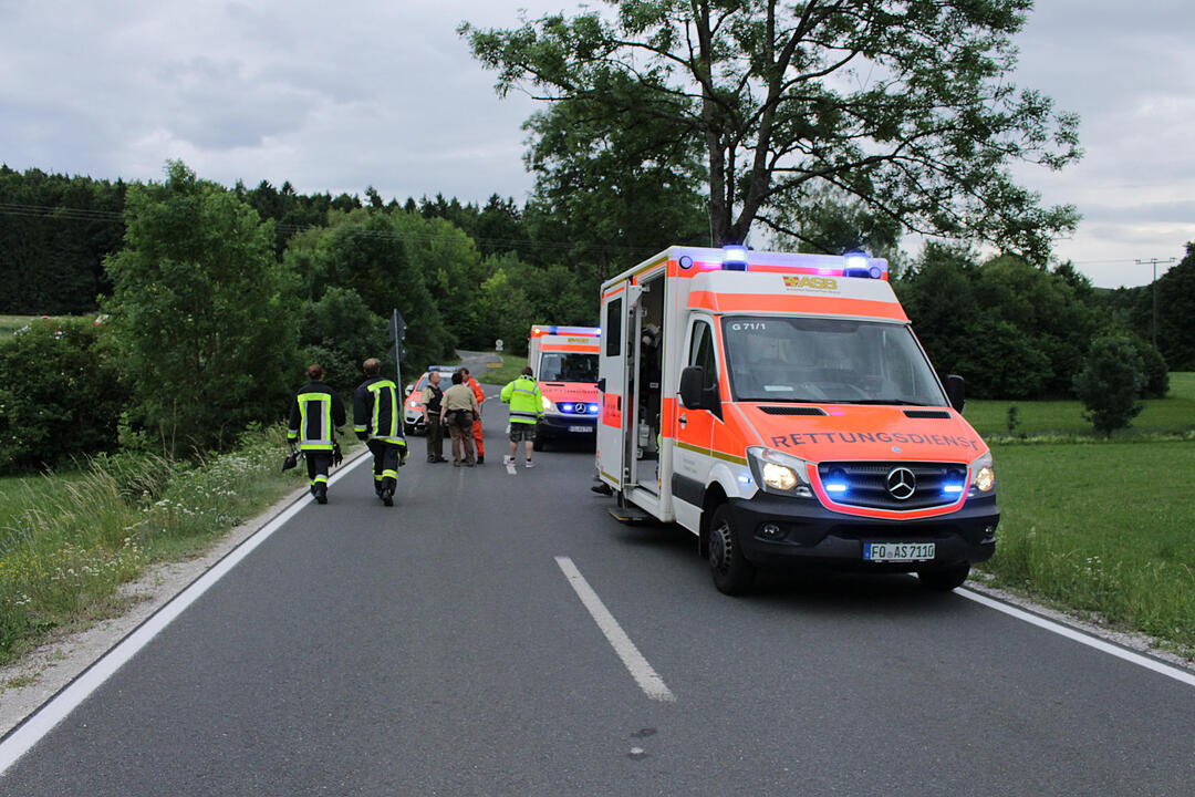 Kreis Forchheim: Autos kollidieren frontal auf B2 bei Betzenstein