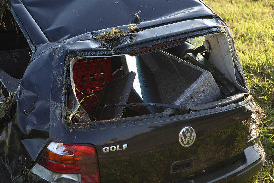 Schmerldorf: 20-Jähriger bei Unfall aus Auto geschleudert und schwerst verletzt