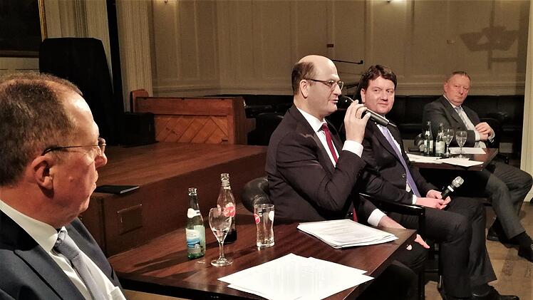 Bayerns Finanz- und Heimatminister Albert Füracker versprach: "Wir werden für Bad Kissingen tun, was in unserer Macht steht." Foto: Sigismund von Dobschütz