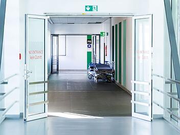 Essen: Besucher rasten in Klinik aus - Frau (23) schwer verletzt