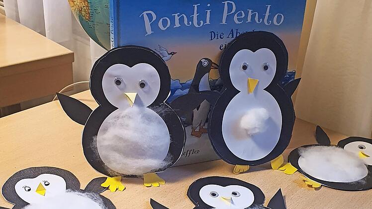Das Foto zeigt einige der gebastelten Pinguine.
