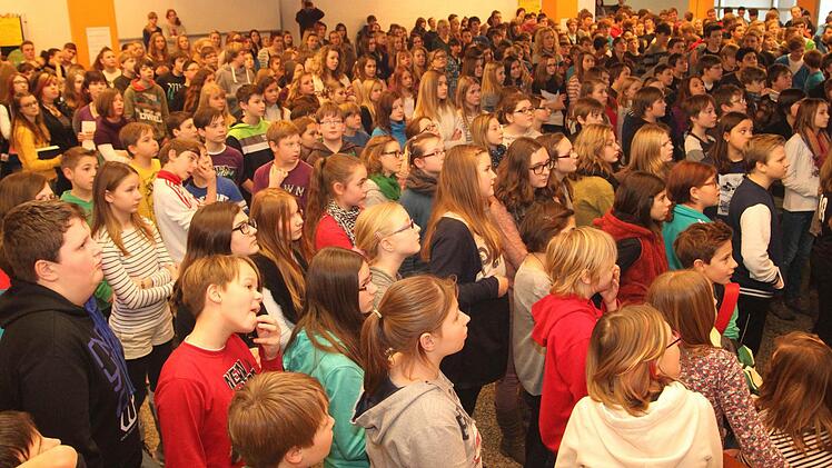 Die Eltmanner Realschüler zeigten bei der Schulversammlung großes Interesse an ihrer neuen Partnerschule. Von den südindischen Lebensverhältnisse haben nur wenige eine wirkliche Vorstellung gehabt. Der Vortrag änderte das ein wenig.