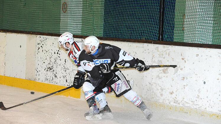 Derbyzeit: Szene aus dem Spiel der Kissinger Wölfe gegen den ESC Haßfurt. Foto: Hopf