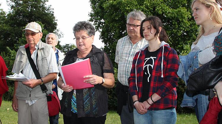 Mit Texten des Literatuurnobelpreisträgers Samuel Joseph Agnon erinnert Cornelia Mence an das jüdische Leben in der Kurstadt. Foto: Ulrike Müller