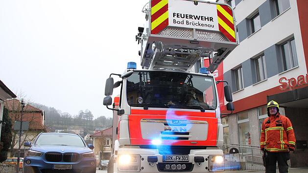 Ein gewohntes Bild: H&auml;ufig parken Fahrzeuge am Eingang in die Fu&szlig;g&auml;ngerzone gegen&uuml;ber der Sparkasse. Foto: Ulrike M&uuml;ller