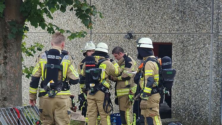 Kreis Lichtenfels: Dachgeschoss-Brand in Wohnhaus - Kriminalpolizei äußert Vermutung
