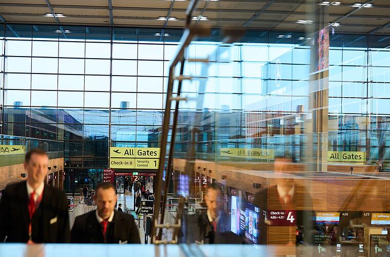 Fluggäste brauchen Geduld: IT-System am BER noch nicht heil