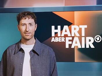 Louis Klamroth f&uuml;hrt seit 2023 durch den ARD-Polit-Talk "Hart aber fair".