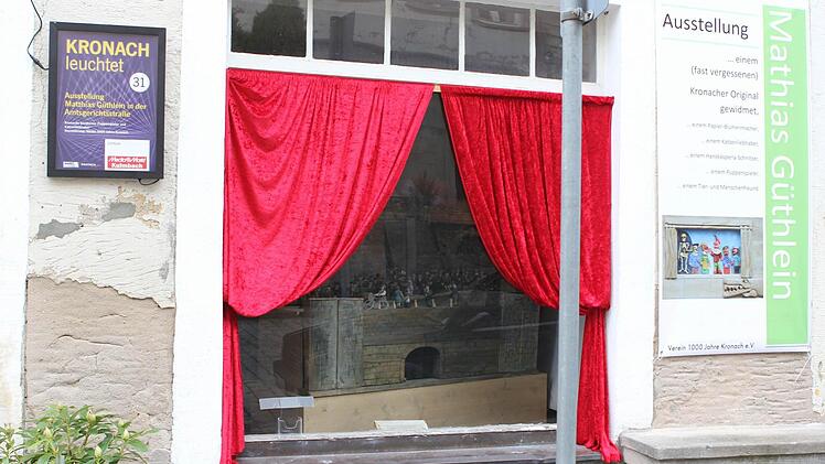 Neben dem "Antla" hat der Verein "1000 Jahre Kronach" ein Schaufenster dekoriert. Zu sehen: der Auszug der Schützen.