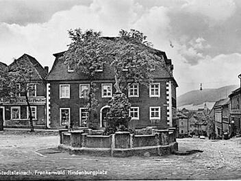 Links im Bild die Metzgerei und Bierwirtschaft Reuther im Jahre 1937 Repros: Sesselmann