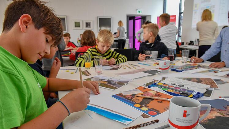 Weltkindertag: Etwa 120 junge Künstler waren am Donnerstag in der Zentralredaktion am Werkeln. Foto: Ronald Rinklef,
