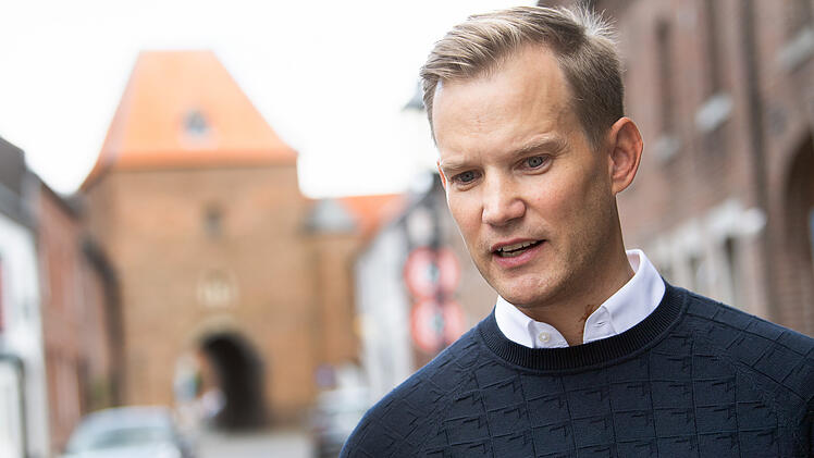 "Es könnte sein, dass wir eine vierte Welle erleben im Herbst": Virologe Hendrik Streeck hat davor gewarnt, die Coronakrise schon für beendet zu erklären.