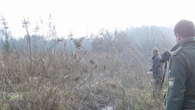 Die Exoperten suchen nach Spuren. Foto: Petra Malbrich