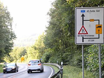 Hinweis an der B 286: Die Umleitung über die Schwedenschanze ist für Lkw nur eine Empfehlung, keine Pflicht. Foto: Ulrike Müller