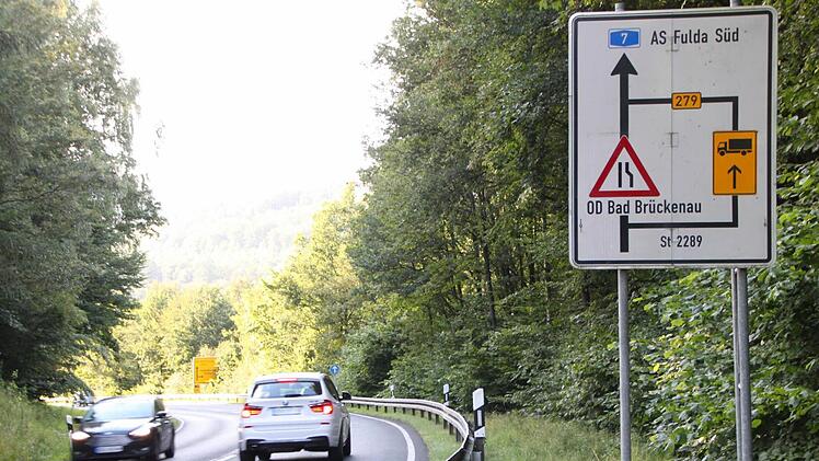 Hinweis an der B 286: Die Umleitung über die Schwedenschanze ist für Lkw nur eine Empfehlung, keine Pflicht. Foto: Ulrike Müller