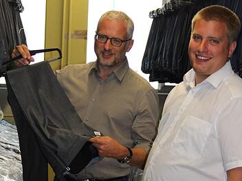 Dirk Lange und Patrick Murk (rechts) freuen sich, dass sich die Sparte Murk Mens Fashion nach einem Tief wieder erholt. Fotos: Karina Brock