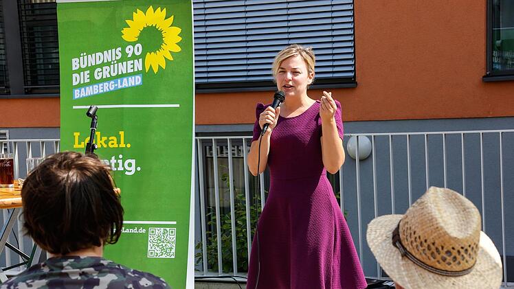 Die Spitzenkandidatin von Bündnis 90/Die Grünen in Bayern, Katharina Schulze, war am Mittwoch in Hallstadt zu Gast.   Foto: Matthias Hoch