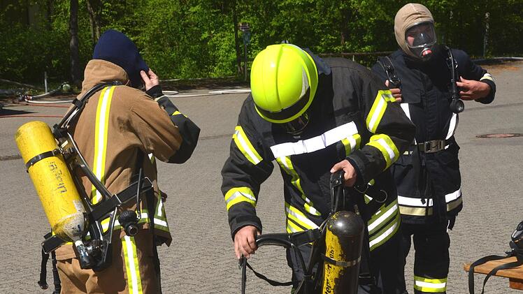 Übung der Feuerwehren des Landkreises Bad Kissingen und der Bundeswehr-Feuerwehr im Atemschutzzentrum in Oberthulba. Peter Rauch