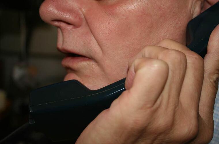 Hof/Bayreuth: Schockanruf und WhatsApp-Masche - Frau übergibt mehrere Kilos Gold an Betrüger