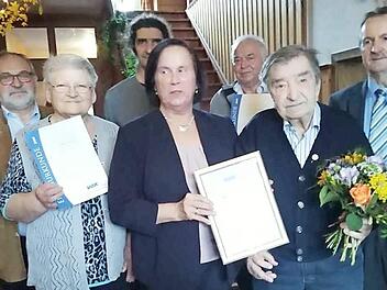 Von links: Josef Eberlein, Theresia Wagner, Bürgermeister Thomas Betz, Kreisverbandsvorsitzende Erika Jäger, Leonard Tremel, Gründungsmitglied Gerhard Blümel, Bürgermeister Ludwig Göhl  Foto: p