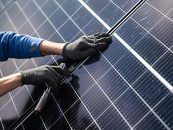 Für neue PV-Anlagen gilt ab Februar 2024 die Degression.