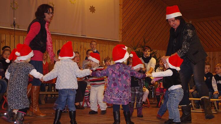 Die Kleinsten hatten als Weihnachtswichtel ihren großen Auftritt.