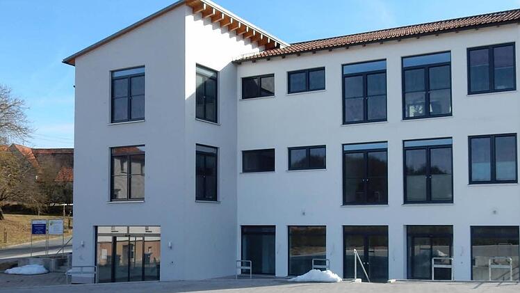 Das renovierte zweite Schulhaus an der Straße nach WichsensteinFoto: Löwisch