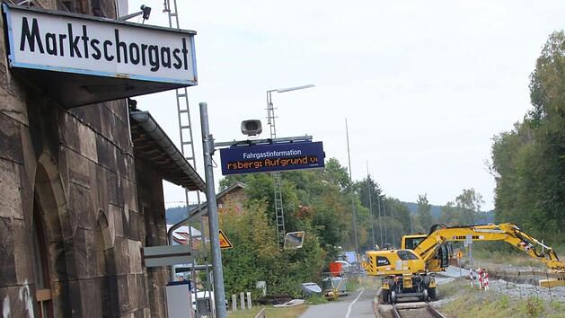 Zurzeit werden am Marktschorgaster Bahnhof die Gleise und Weichen erneuert. Im Fr&uuml;hjahr beginnt dann der Neubau der Bahnsteige. Fotos: Alexander Hartmann
