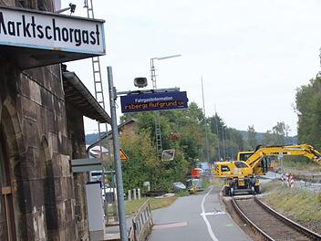 Zurzeit werden am Marktschorgaster Bahnhof die Gleise und Weichen erneuert. Im Frühjahr beginnt dann der Neubau der Bahnsteige. Fotos: Alexander Hartmann