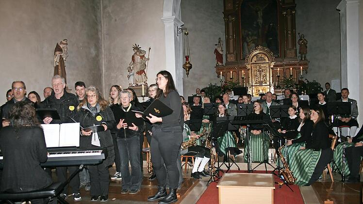 In Stangenroth fand ein vorweihnachtliches Adventskonzert statt.