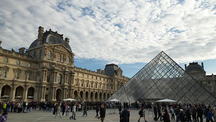 Das Louvre ist das gr&ouml;&szlig;te Museum der Welt. Doch seit Oktober fehlt eine der gr&ouml;&szlig;ten Attraktionen: die franz&ouml;sischen Kronjuwelen.