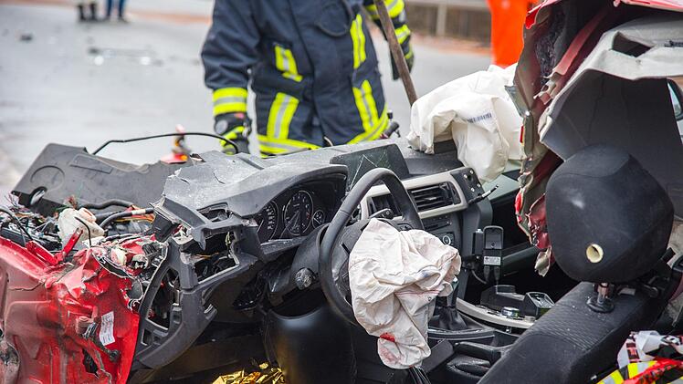 Tödlicher Unfall bei Marktsteft: Feuerwehrmann verliert Leben bei Einsatzfahrt. Foto: NEWS5 / DESK