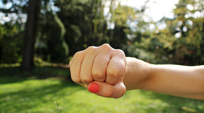 Gewalt, Frau, Faust, Angriff, Schl&auml;gerei, Symbol