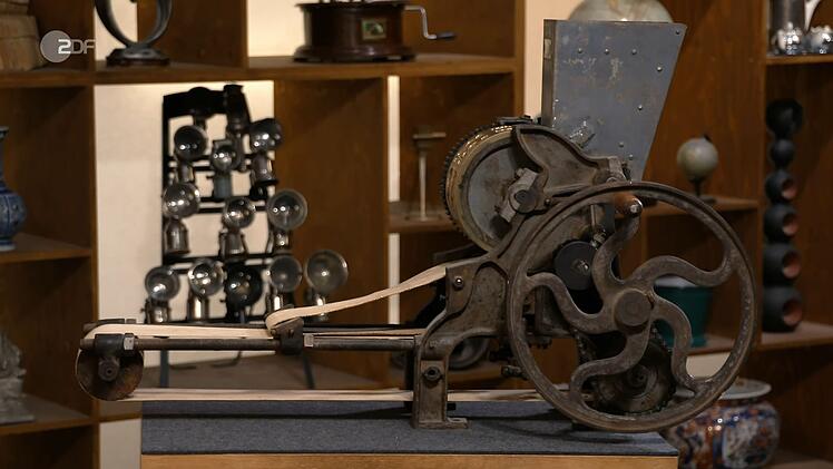 Mit der Maschine aus den 1950er Jahren lie&szlig; sich Spekulatius herstellen.