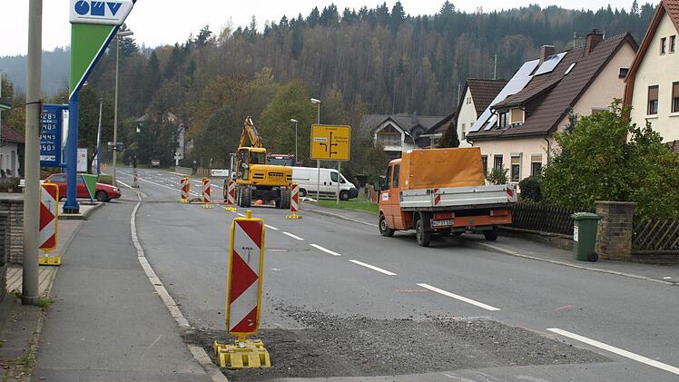 In der Ortsdurchfahrt von Steinwiesen wird gebaut.  Foto: Susanne Deuerling