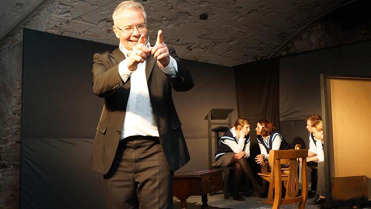 Dieter Moschinsky trägt den Monolog aus "Herr Wendriner betrügt seine Frau" von Kurt Tucholsky vor. Foto: Arkadius Guzy