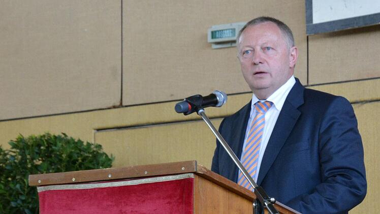 Landrat Thomas Bold hie&szlig; die zahlreichen Sportlerinnen und Sportler in Rannungen willkommen.